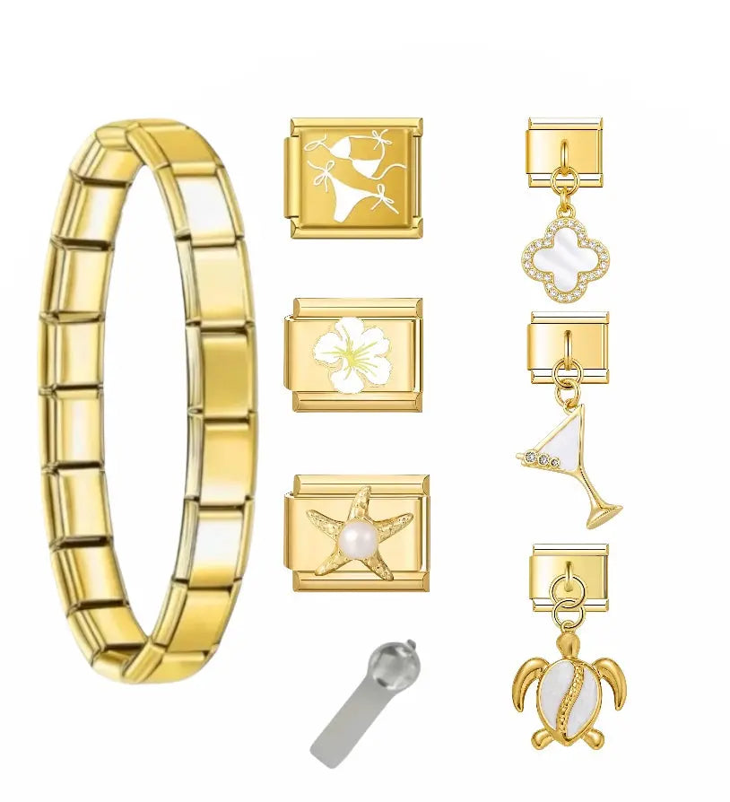 Bracelet charm Bikini Club en acier inoxydable doré avec charms bikini, hibiscus, étoile de mer nacrée, trèfle strass, cocktail et tortue nacrée — bracelet charm italien