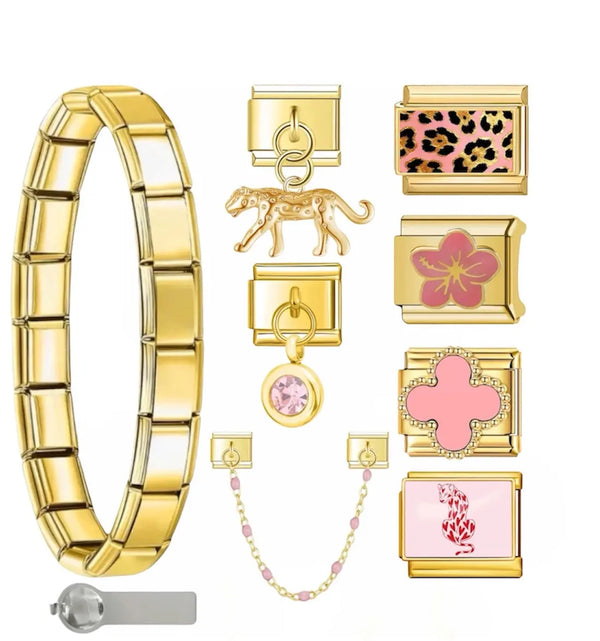 Bracelet charm Leopard Girly en acier inoxydable doré avec charms léopard rose, fleur rose, trèfle rose et pendentif cristal — bracelet charm italien