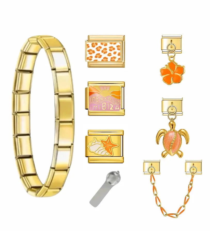 Bracelet charm tropical en acier inoxydable doré avec charms hibiscus orange, tortue de mer rose saumon, coquillage étoile de mer et charm Ibiza — bracelet charm italien