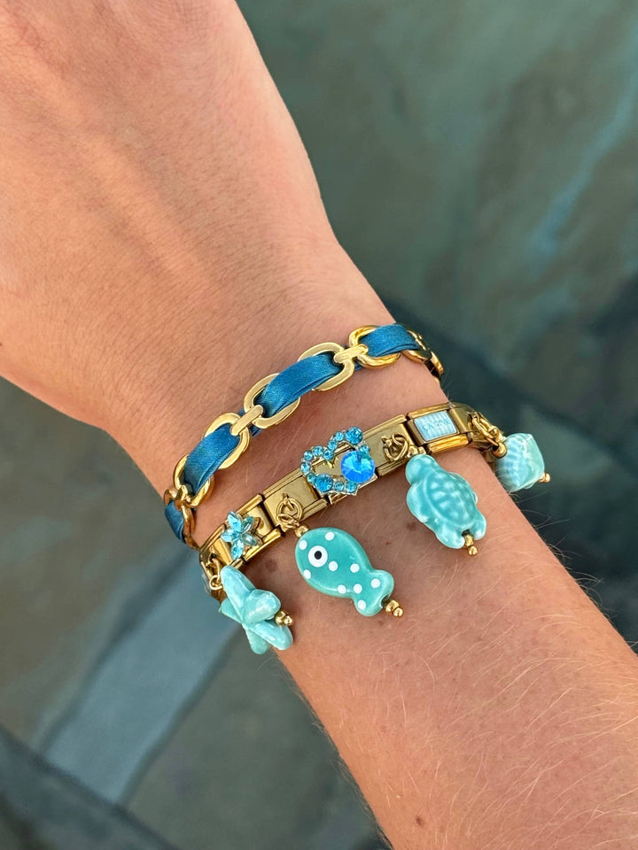 Bracelet Océania : bracelet charm italien en acier inoxydable doré avec charms en céramique émaillée turquoise