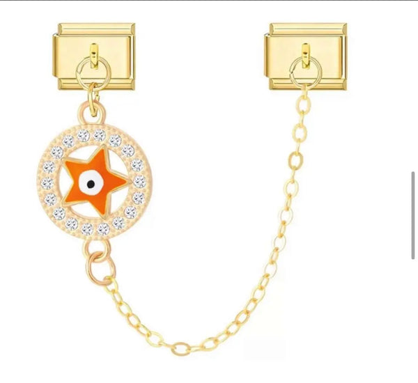 Charm pendentif étoile orange et mauvais œil sur médaillon doré serti de strass, deux maillons reliés par chaîne, acier inoxydable, bracelet charm italien