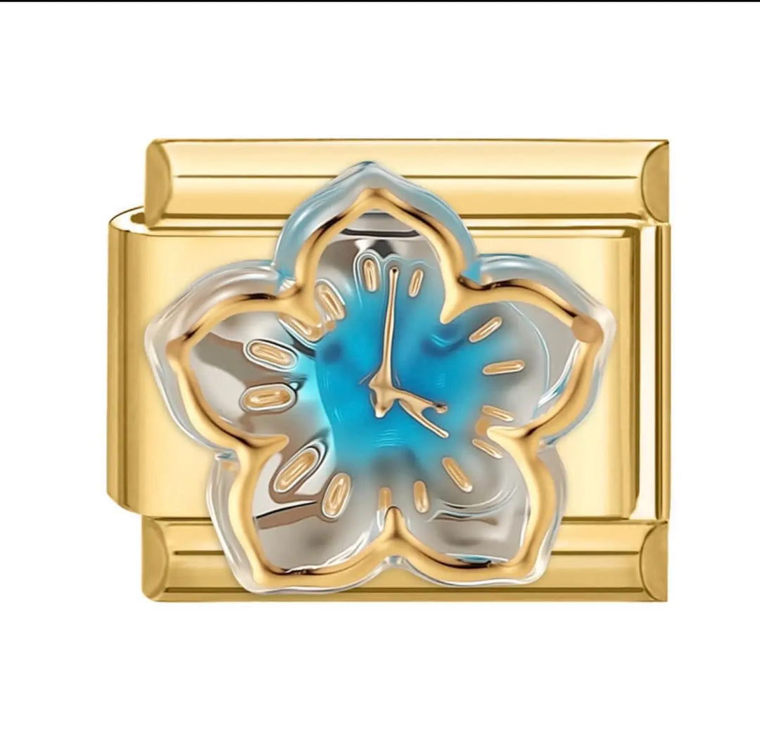 Charm fleur cinq pétales bleu turquoise et contours dorés avec horloge centrale, acier inoxydable, bracelet charm italien