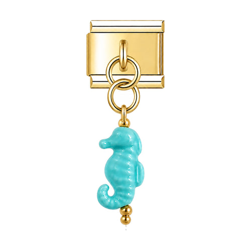 Pendentif hippocampe en céramique émaillée turquoise suspendu sous un maillon doré, bracelet charm italien